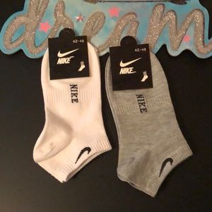 Unisex bundle of two Nike Socks